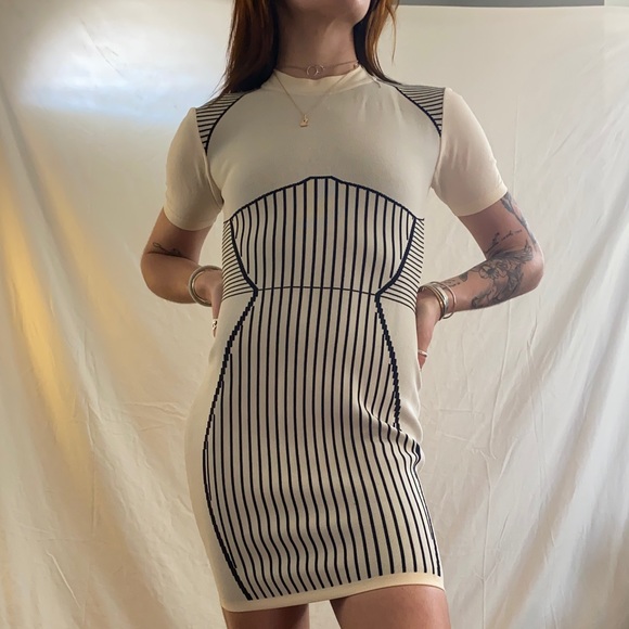 PrettyLittleThing form fitting dress - Picture 2 of 3